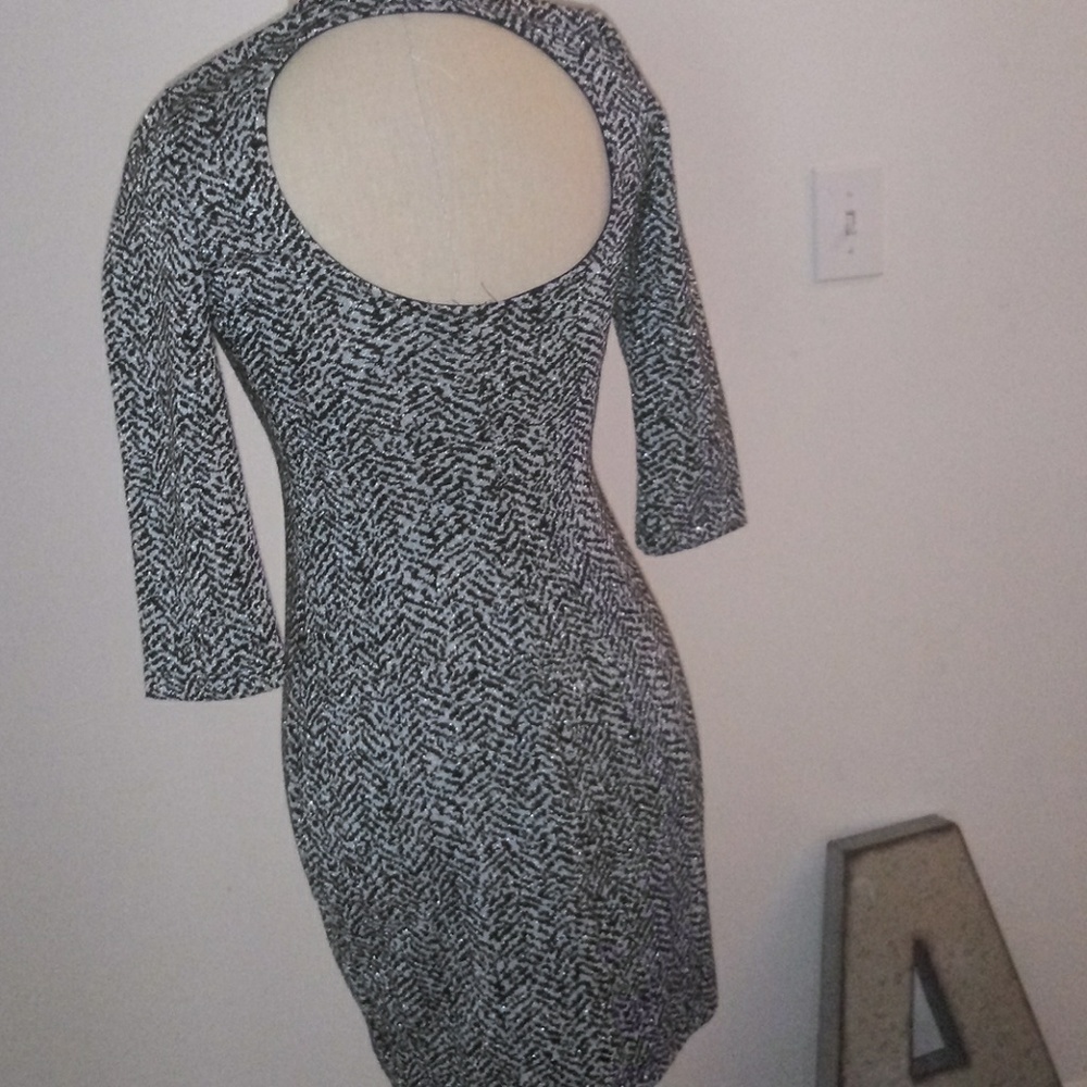 Dress - Picture 4 of 7